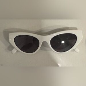 Stella McCartney cat eye white falabella chain sunglasses mod glam retro SC01938